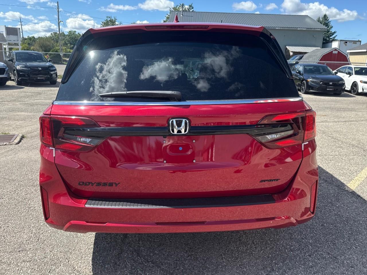 2027 Honda Odyssey Sport-L Passenger Van Photo3