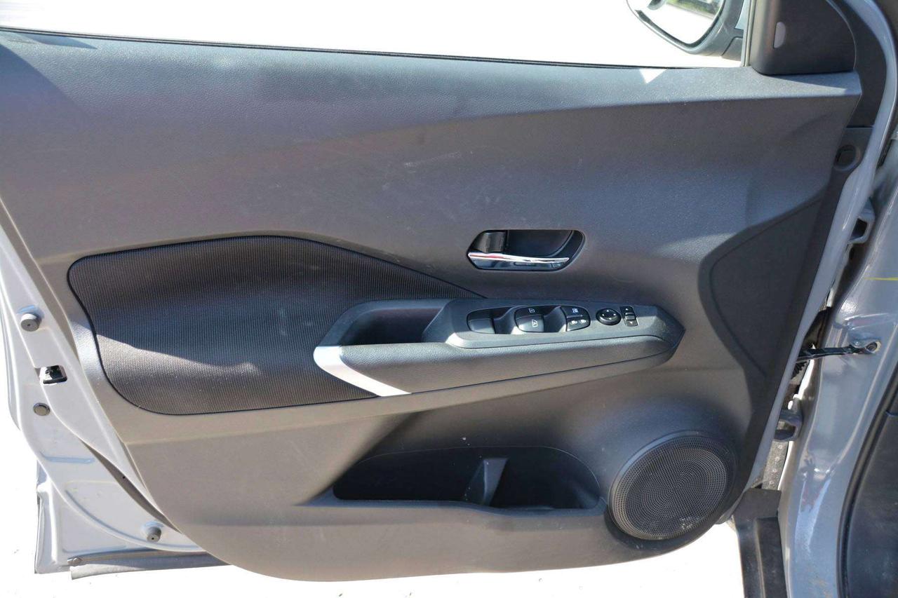 2024 Nissan Kicks SV Photo