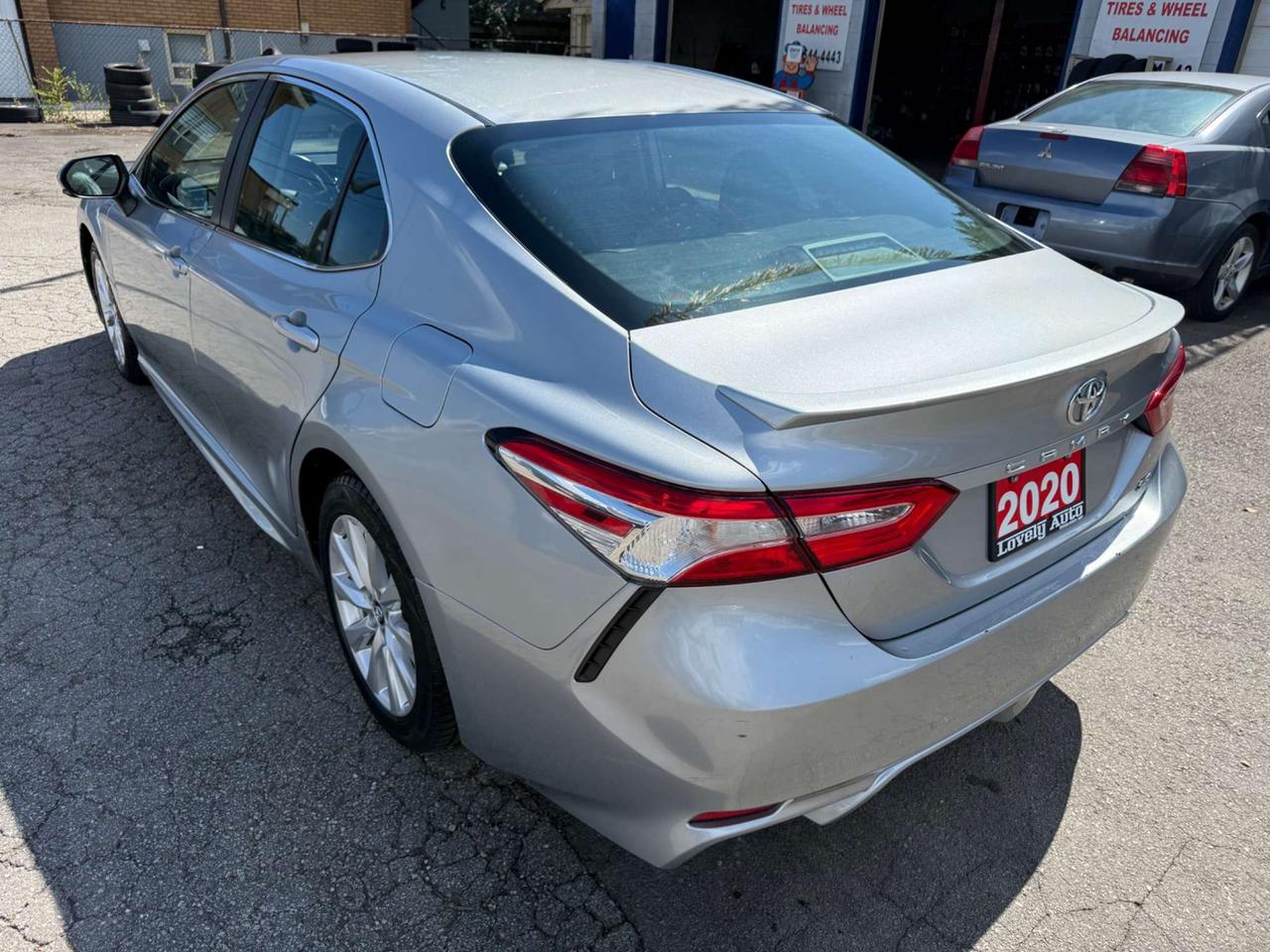 2020 Toyota Camry SE *CERTIFIED* Photo2