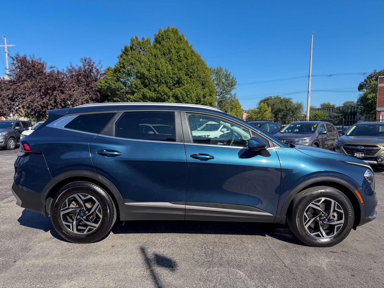 2024 Kia Sportage LX/CAMERA/LANE ASSIST/APPLE CARPLAY/LOW KM/2.5L Photo