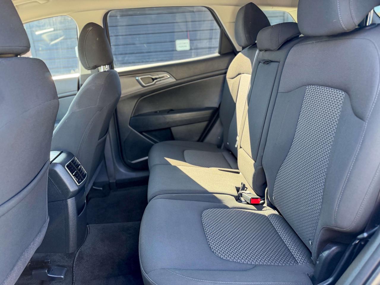 2024 Kia Sportage LX/CAMERA/LANE ASSIST/APPLE CARPLAY/LOW KM/2.5L Photo