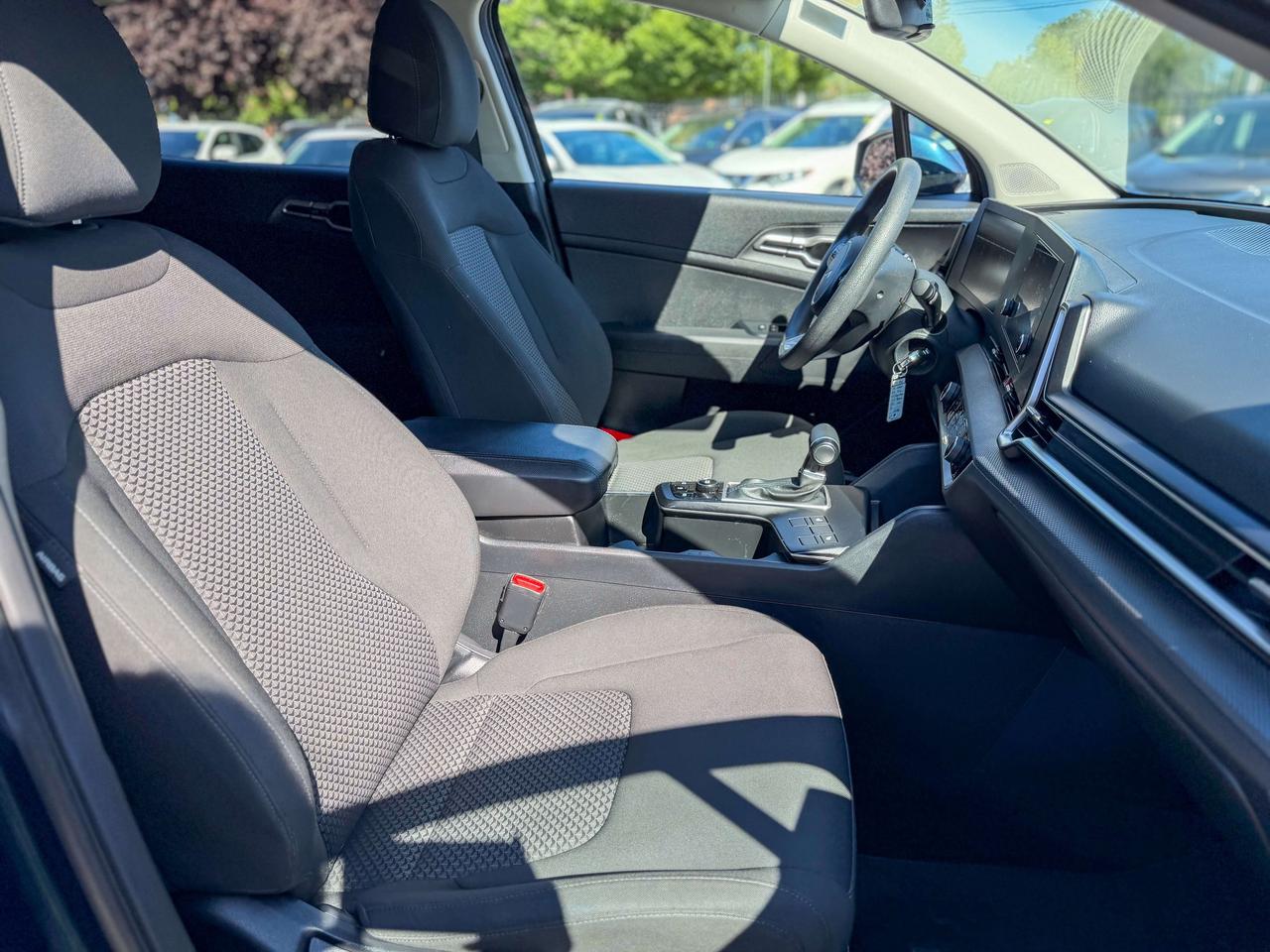 2024 Kia Sportage LX/CAMERA/LANE ASSIST/APPLE CARPLAY/LOW KM/2.5L Photo