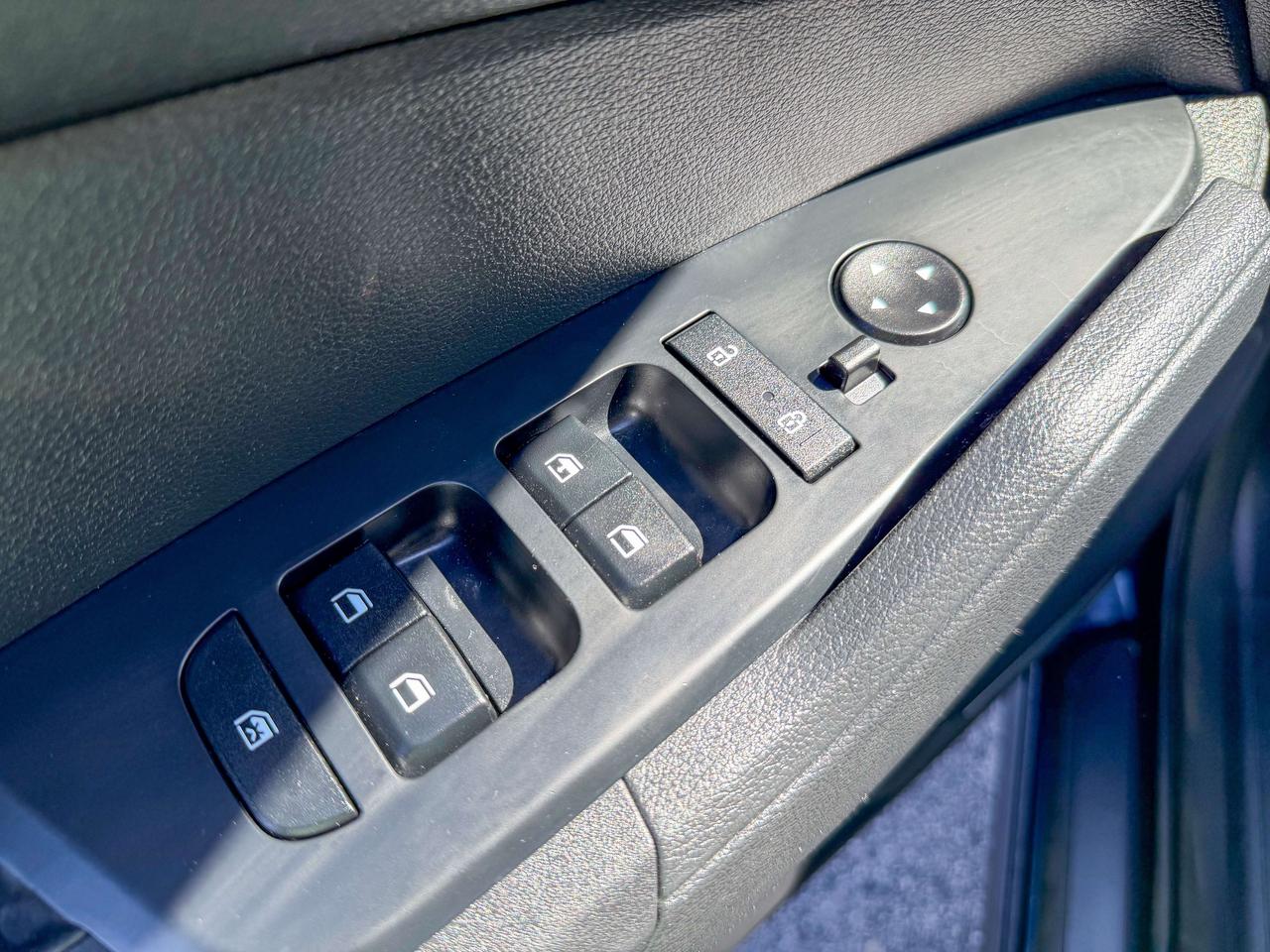 2024 Kia Sportage LX/CAMERA/LANE ASSIST/APPLE CARPLAY/LOW KM/2.5L Photo