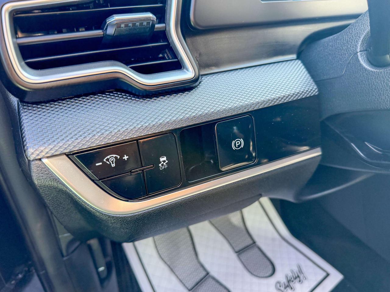 2024 Kia Sportage LX/CAMERA/LANE ASSIST/APPLE CARPLAY/LOW KM/2.5L Photo