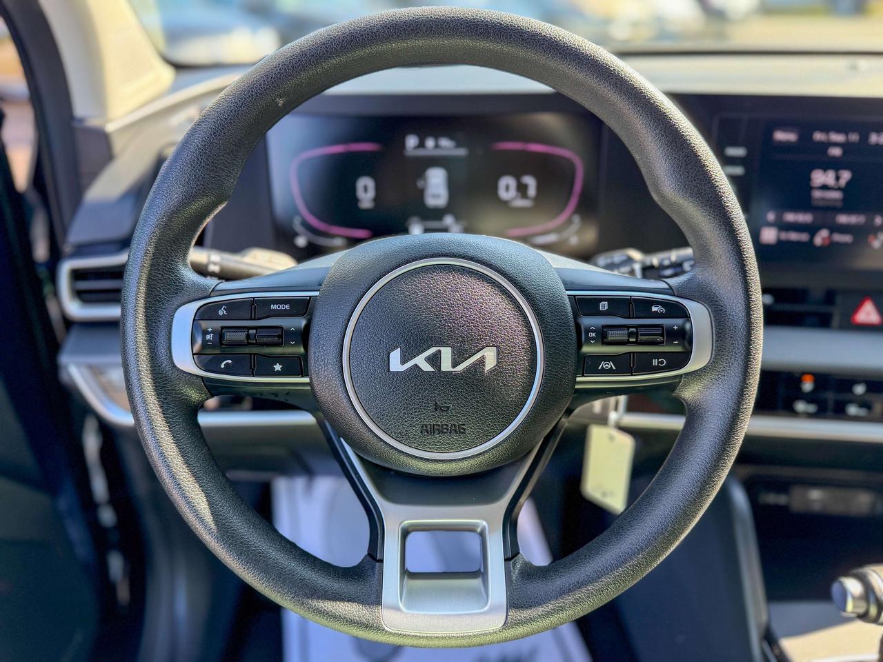 2024 Kia Sportage LX/CAMERA/LANE ASSIST/APPLE CARPLAY/LOW KM/2.5L Photo