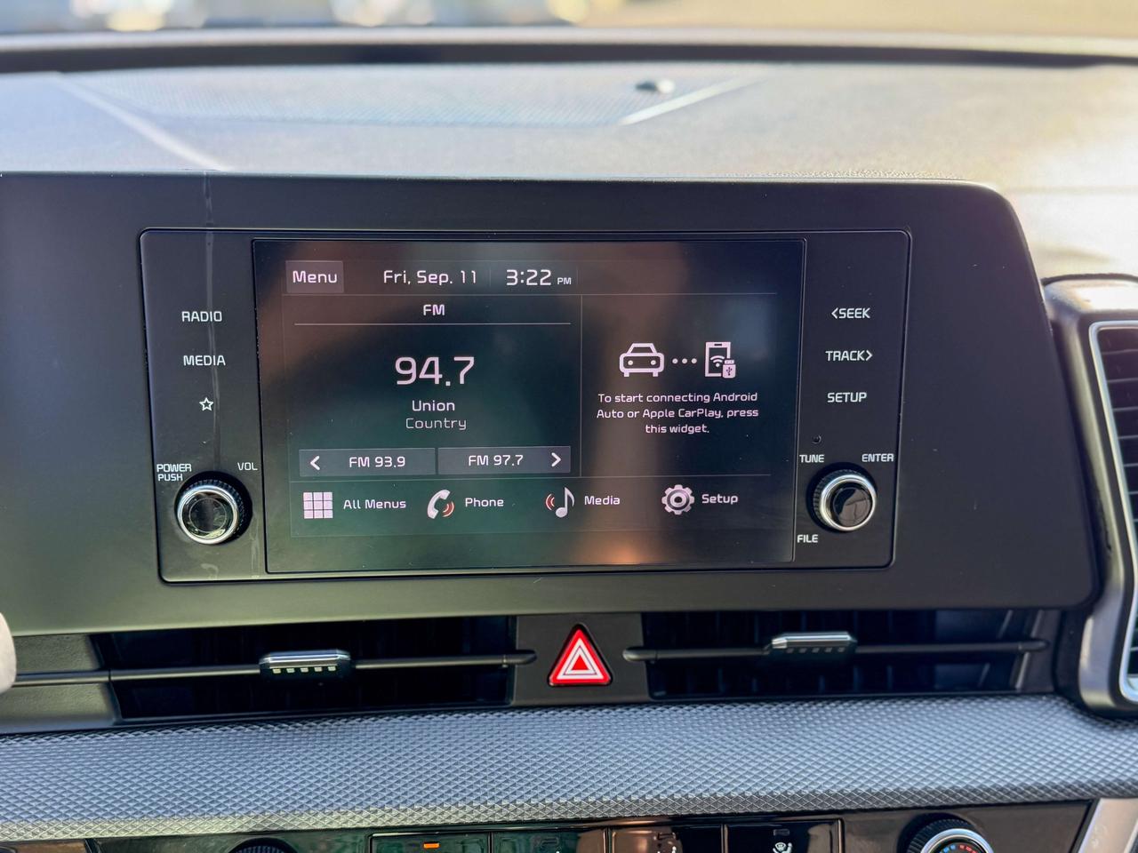 2024 Kia Sportage LX/CAMERA/LANE ASSIST/APPLE CARPLAY/LOW KM/2.5L Photo