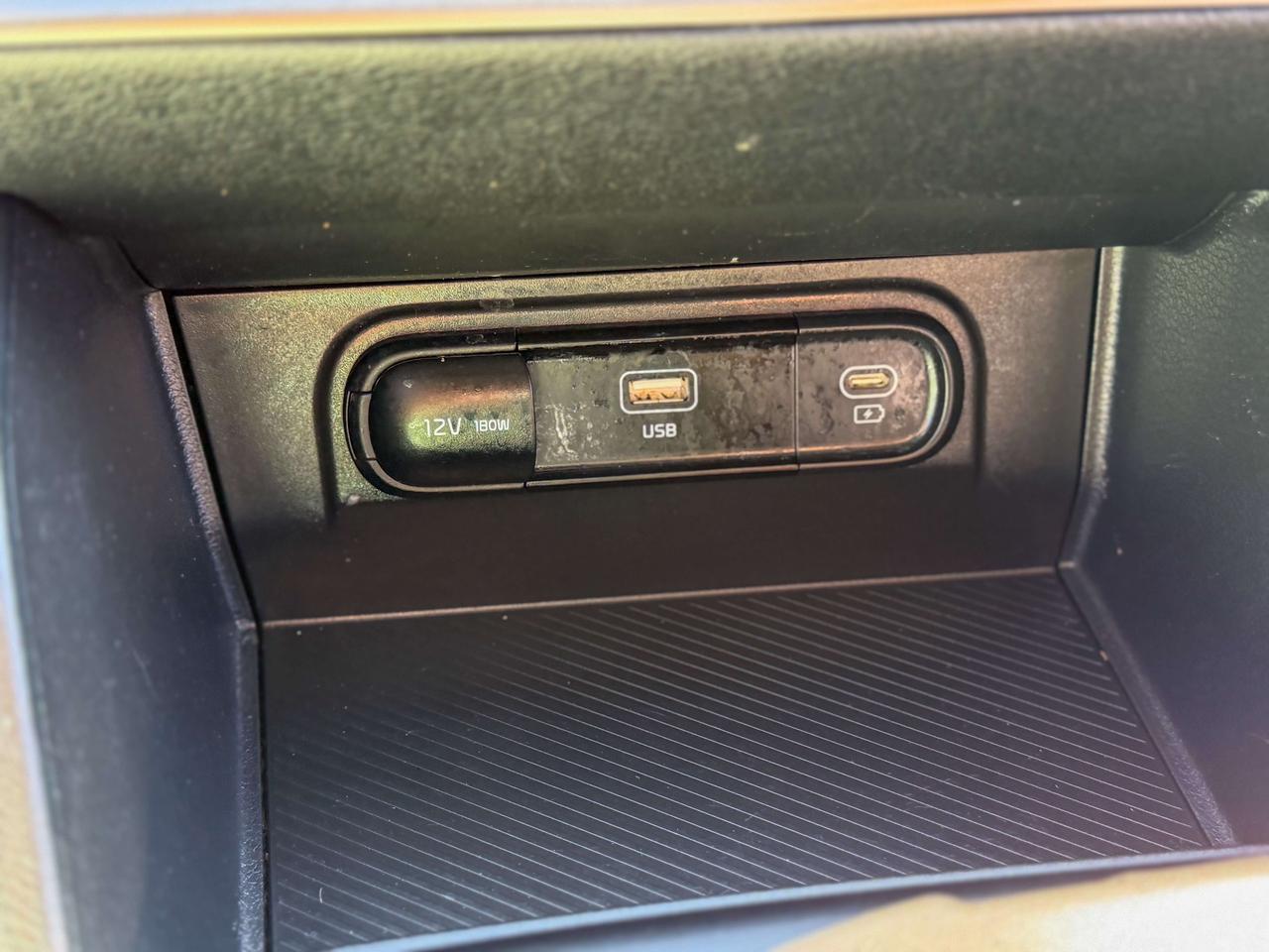 2024 Kia Sportage LX/CAMERA/LANE ASSIST/APPLE CARPLAY/LOW KM/2.5L Photo