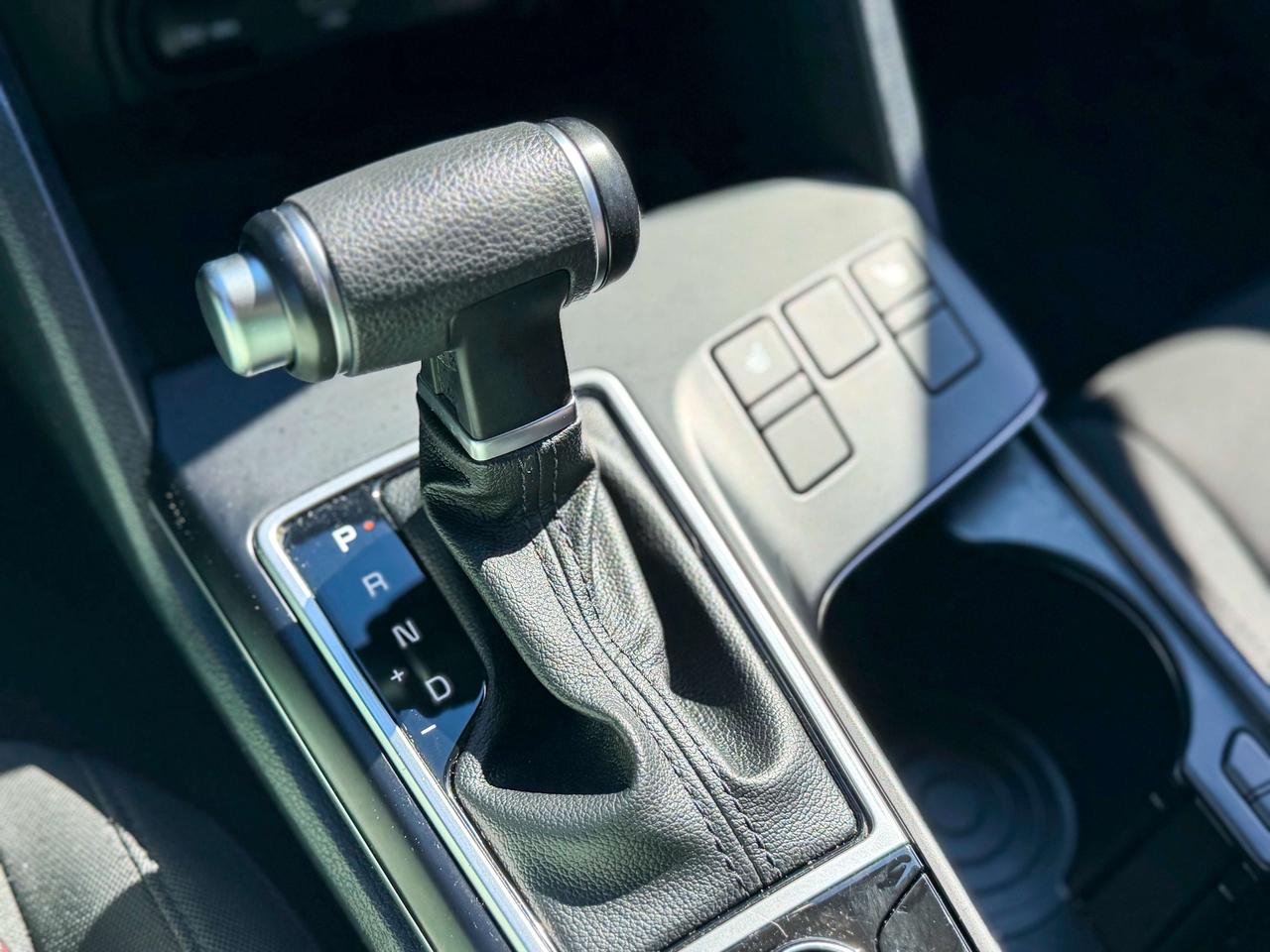 2024 Kia Sportage LX/CAMERA/LANE ASSIST/APPLE CARPLAY/LOW KM/2.5L Photo