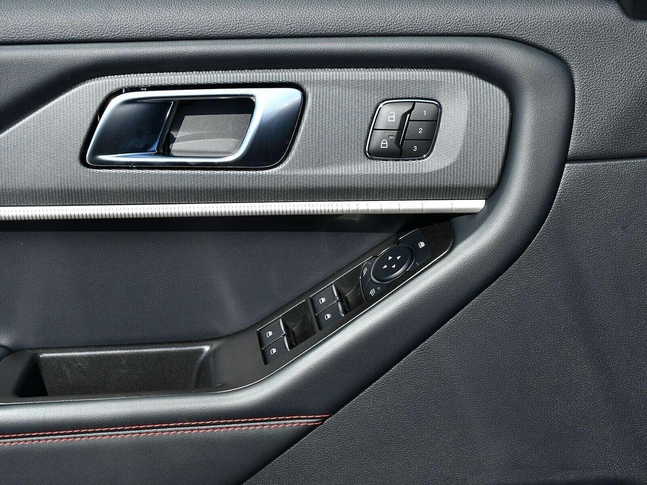 2026 Ford Explorer ST-Line Photo