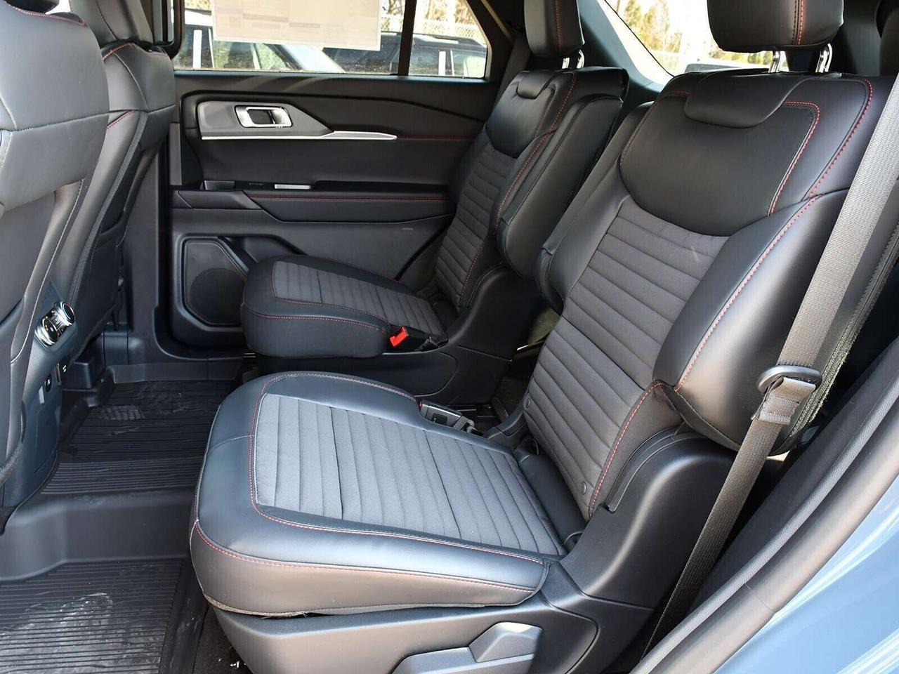 2026 Ford Explorer ST-Line Photo