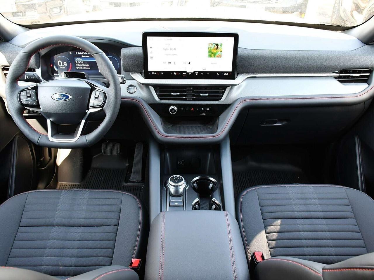 2026 Ford Explorer ST-Line Photo