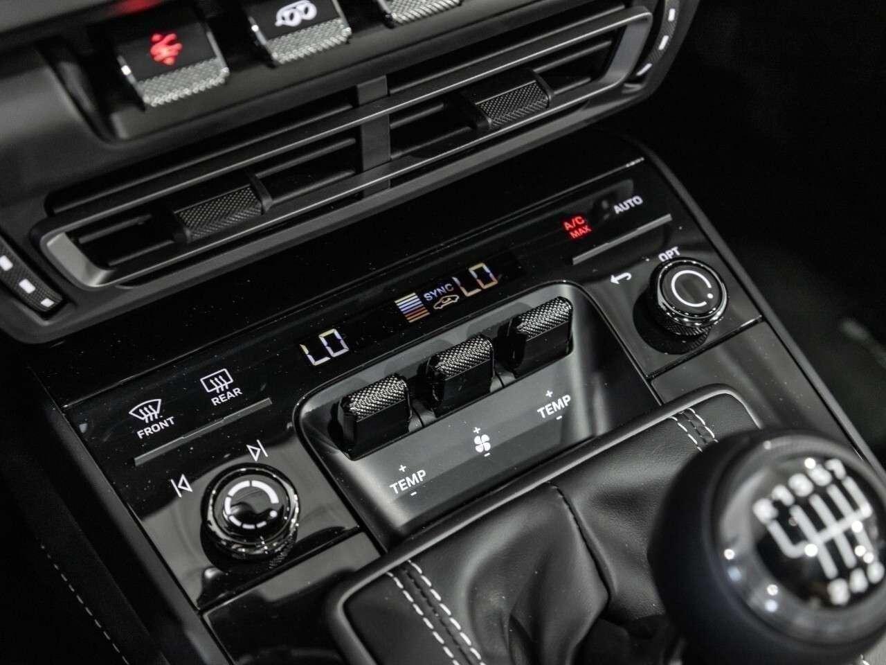 2024 Porsche 911 Carrera T Coupe Photo