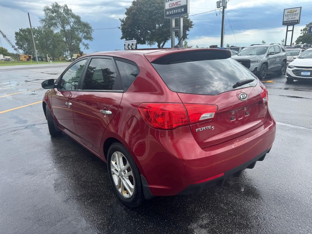 2011 Kia Forte5 2.0L EX (A6) 4dr Hatchback Photo