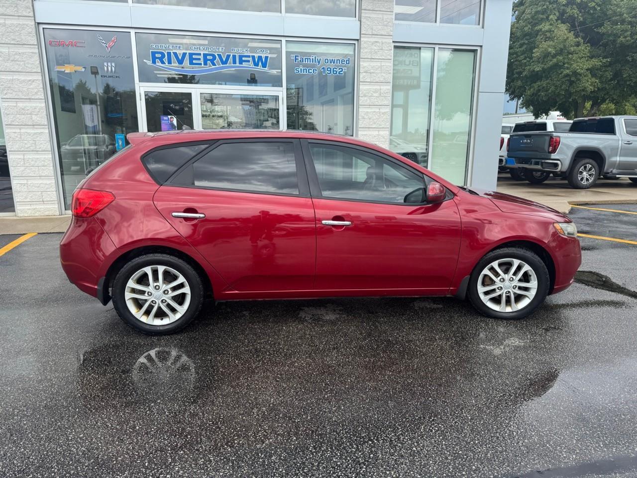 2011 Kia Forte5 2.0L EX (A6) 4dr Hatchback Photo1