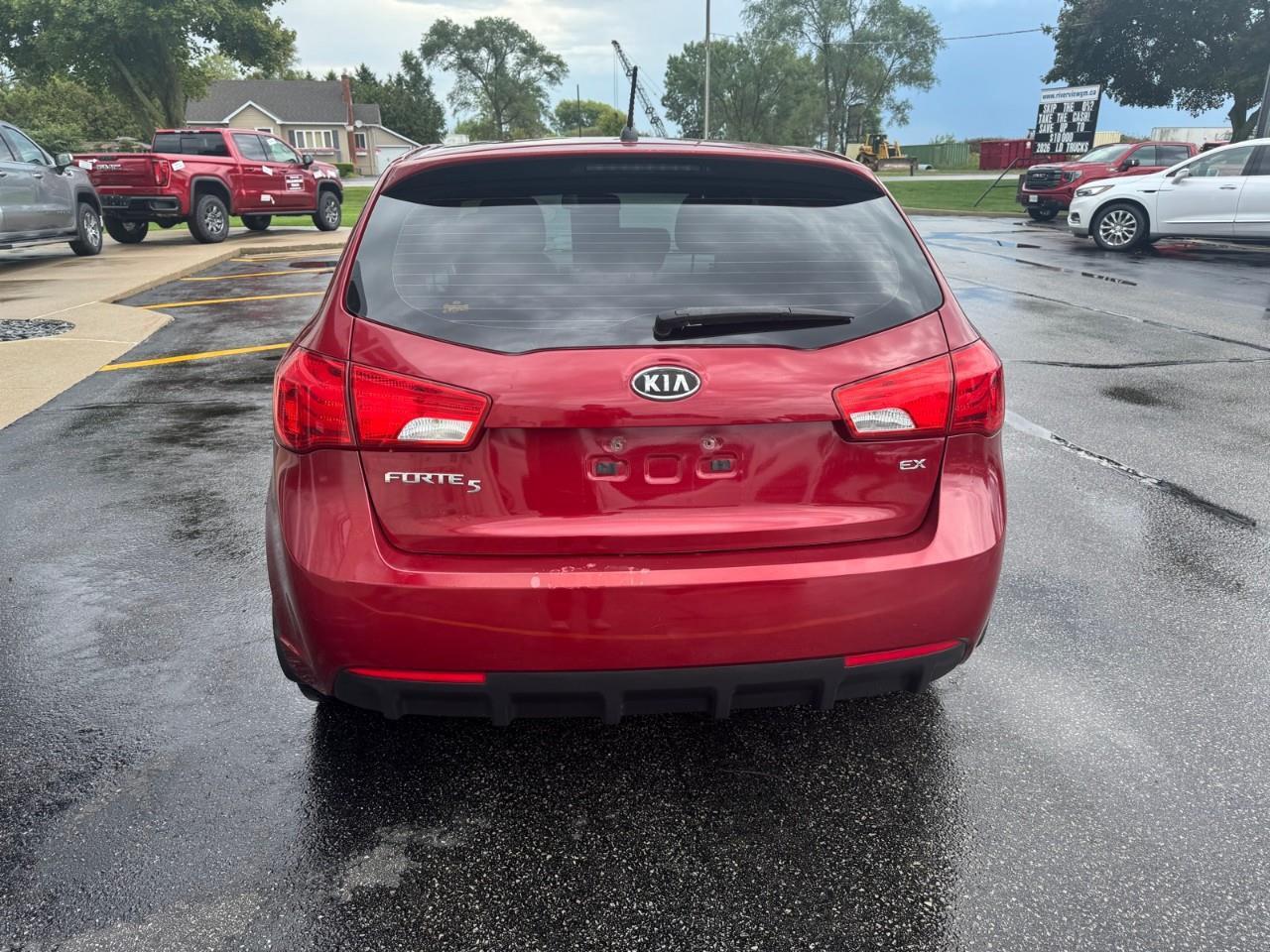 2011 Kia Forte5 2.0L EX (A6) 4dr Hatchback Photo