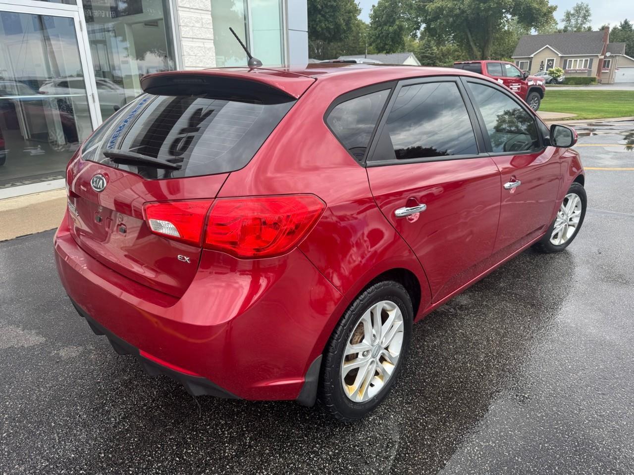 2011 Kia Forte5 2.0L EX (A6) 4dr Hatchback Photo