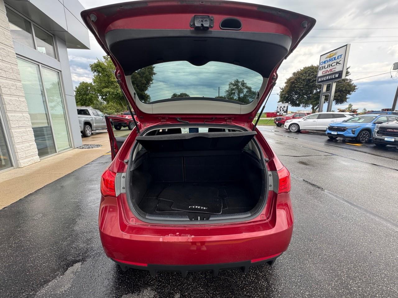 2011 Kia Forte5 2.0L EX (A6) 4dr Hatchback Photo