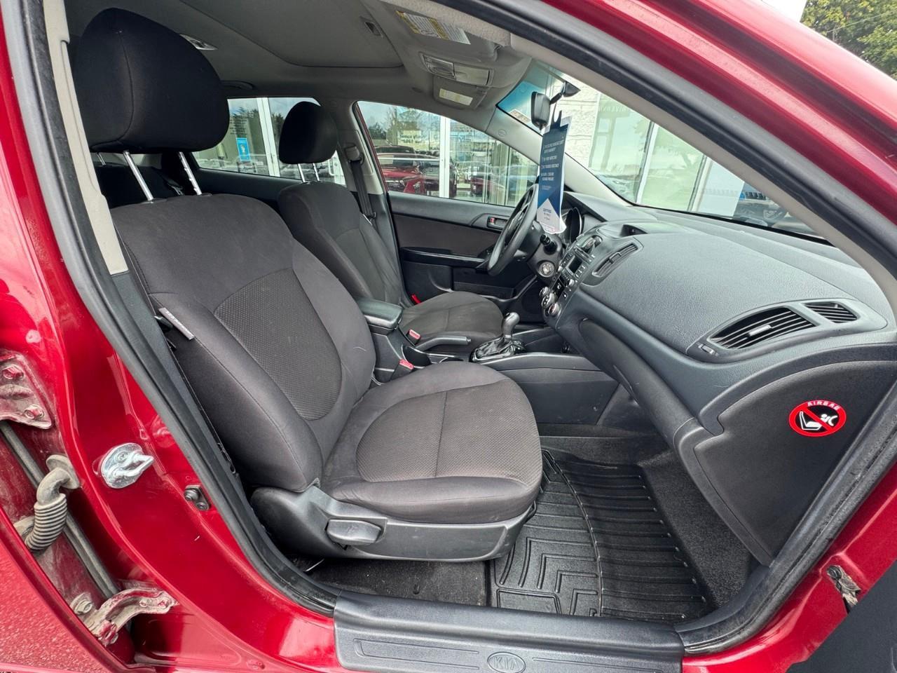 2011 Kia Forte5 2.0L EX (A6) 4dr Hatchback Photo
