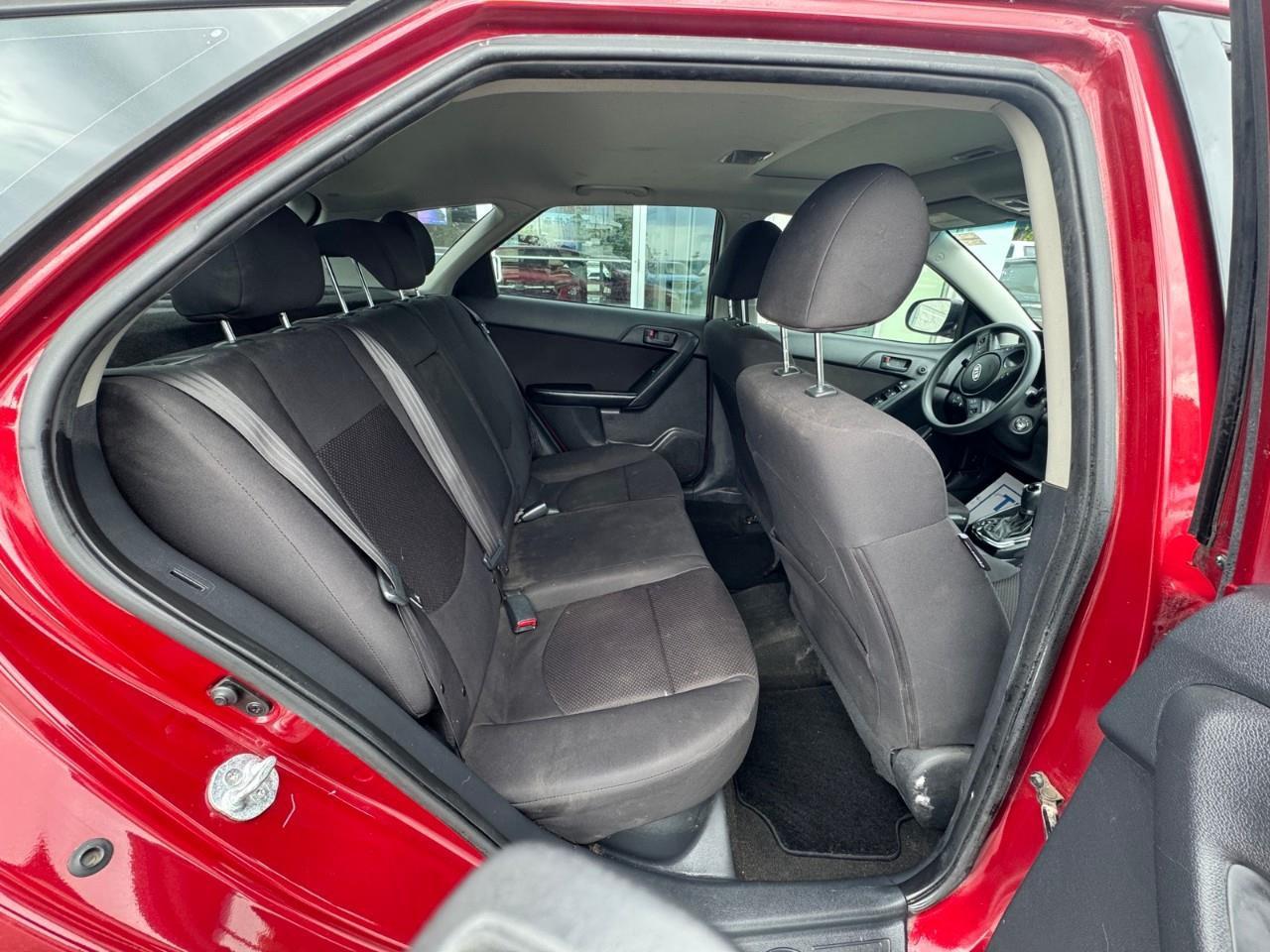 2011 Kia Forte5 2.0L EX (A6) 4dr Hatchback Photo