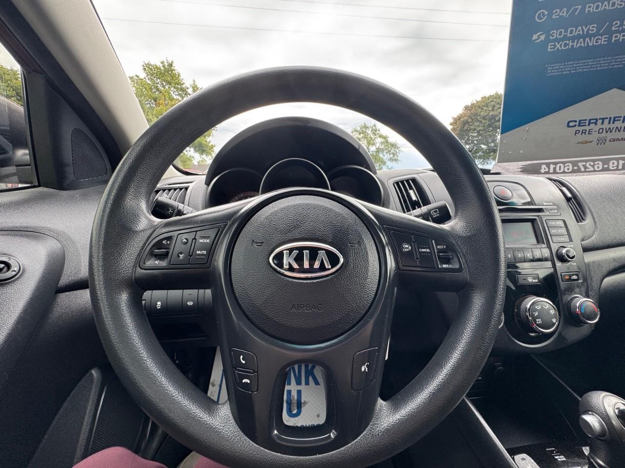 2011 Kia Forte5 2.0L EX (A6) 4dr Hatchback Photo