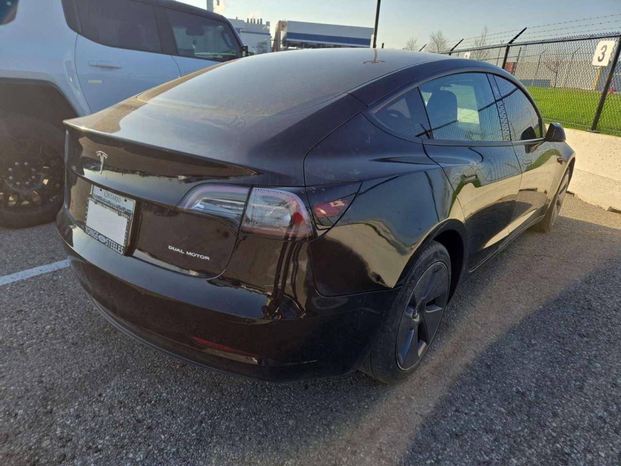 2022 Tesla Model 3 Long Range AWD Photo3