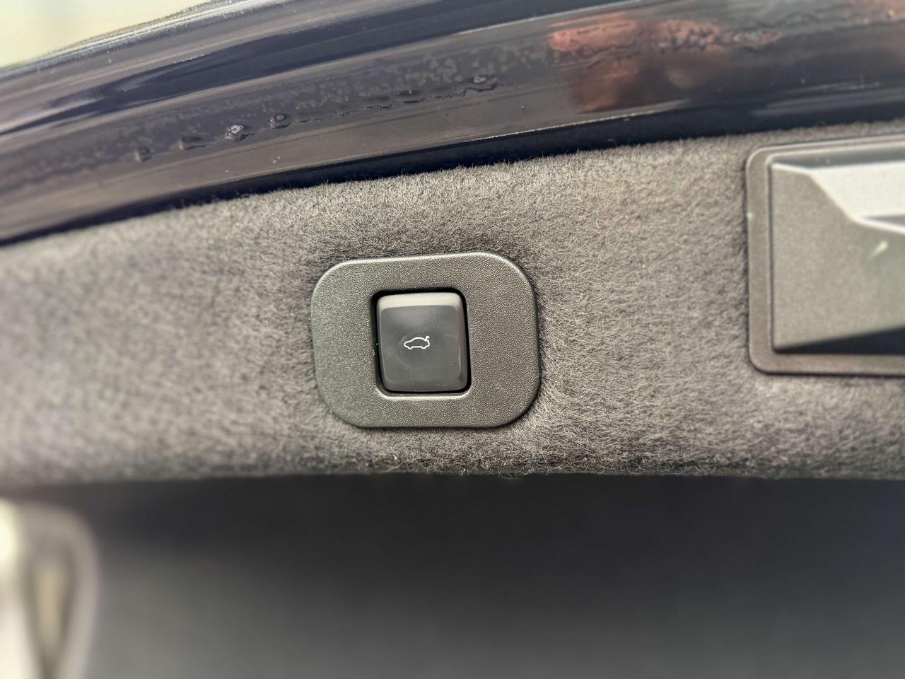 2017 Lincoln Continental Reserve/NAVI/BSM/REMOTE/360 CAMERA/PANO/LOW KM/3L Photo