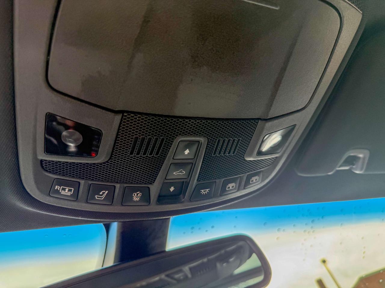2017 Lincoln Continental Reserve/NAVI/BSM/REMOTE/360 CAMERA/PANO/LOW KM/3L Photo
