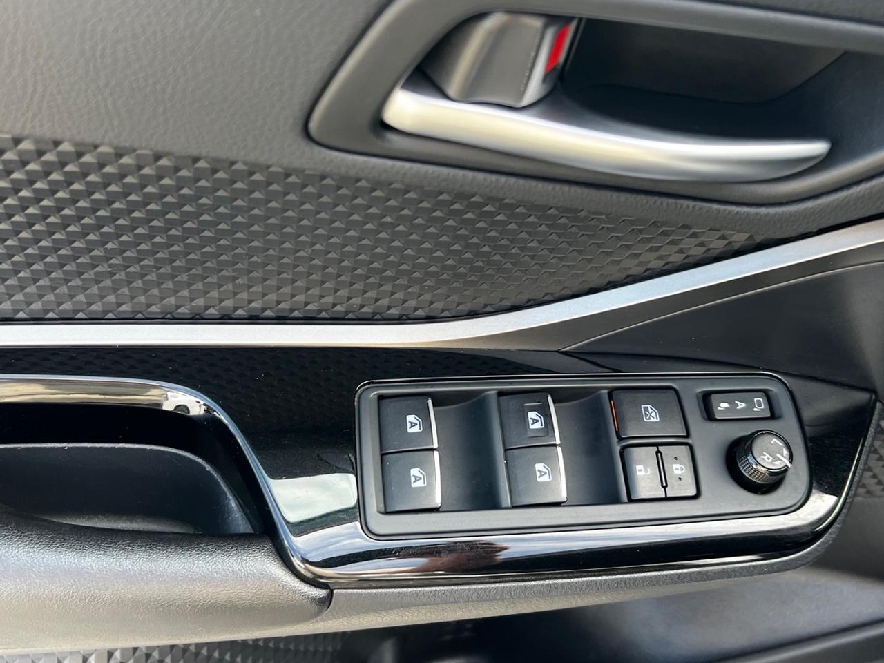 2019 Toyota C-HR XLE Photo