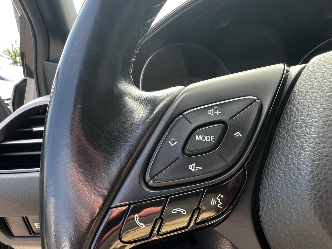 2019 Toyota C-HR XLE Photo