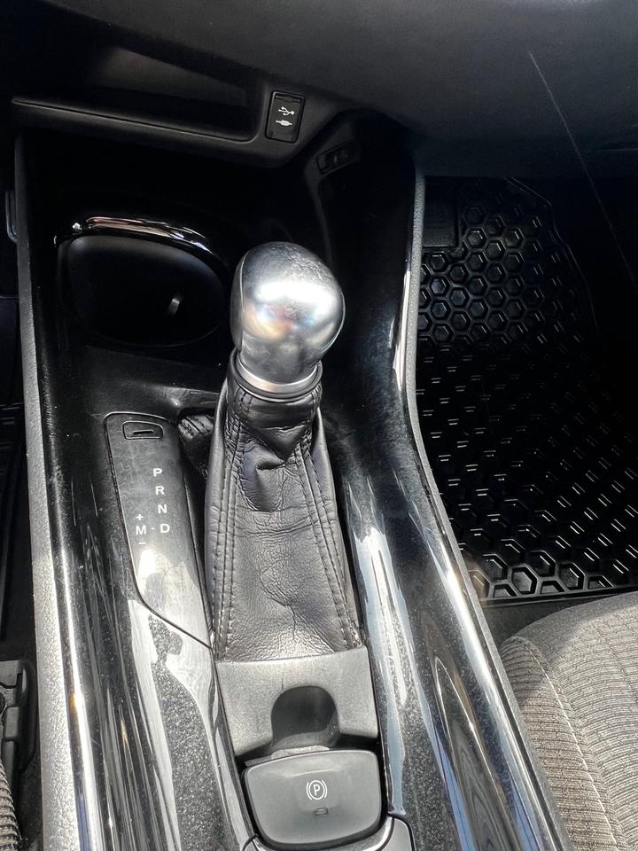 2019 Toyota C-HR XLE Photo