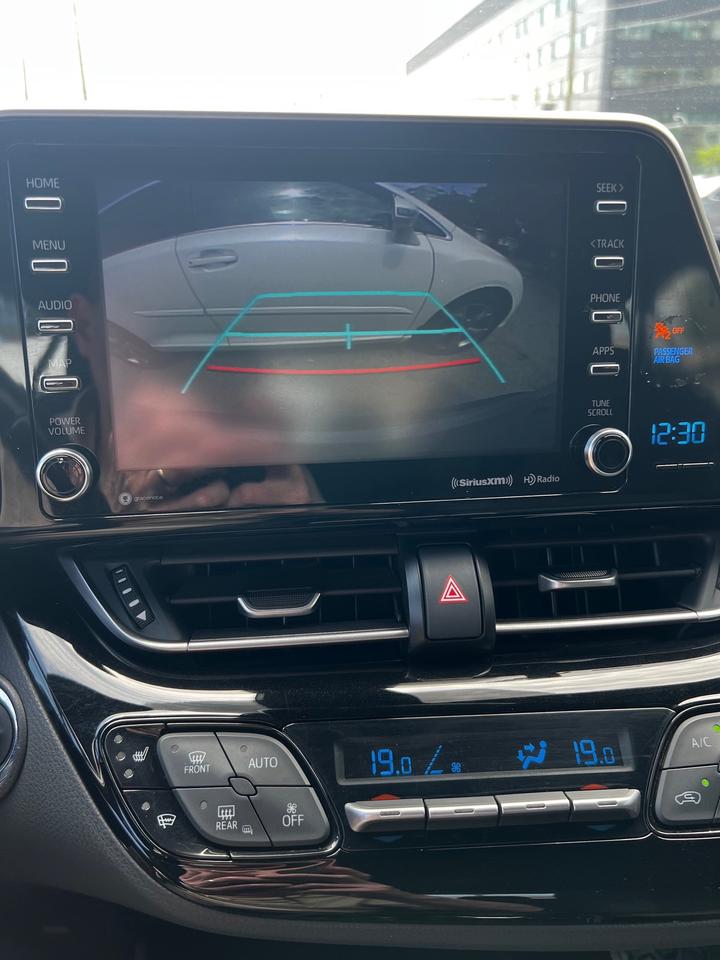 2019 Toyota C-HR XLE Photo