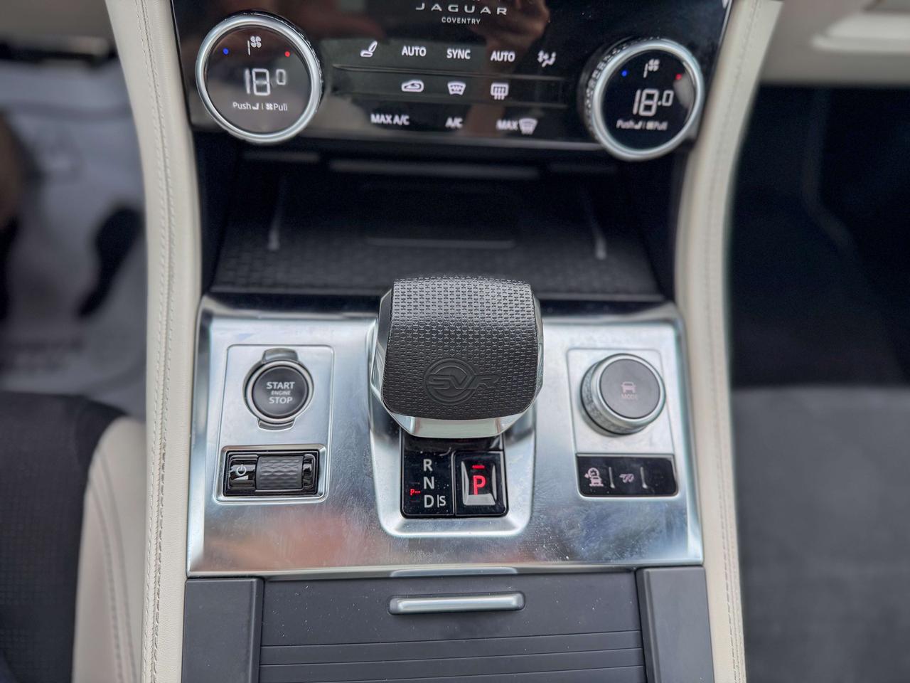 2024 Jaguar F-PACE SVR/NAVI/BSM/360 CAMERA/LOW KM/5L/1 OWNER Photo