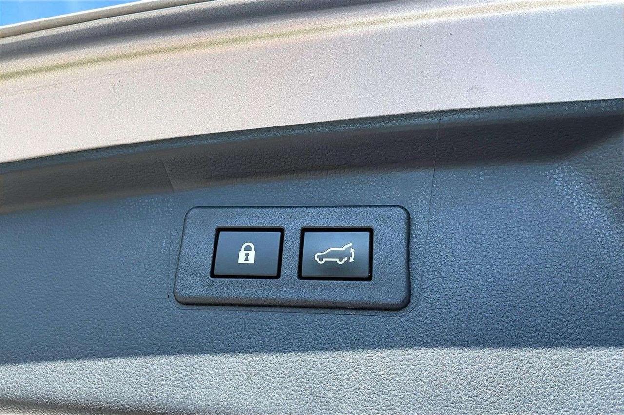 2022 Subaru Outback Limited XT   AWD   Heated Seats   Navigation Photo