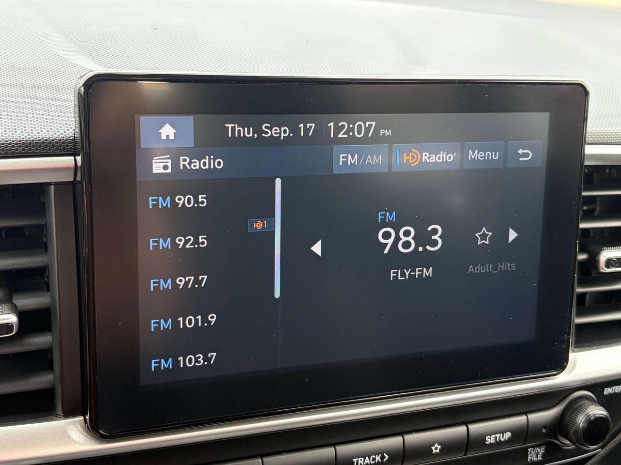 2024 Hyundai Venue PREFERRED/HEATED SEATS/BACK UP CAM/CALL BELLEVILLE Photo
