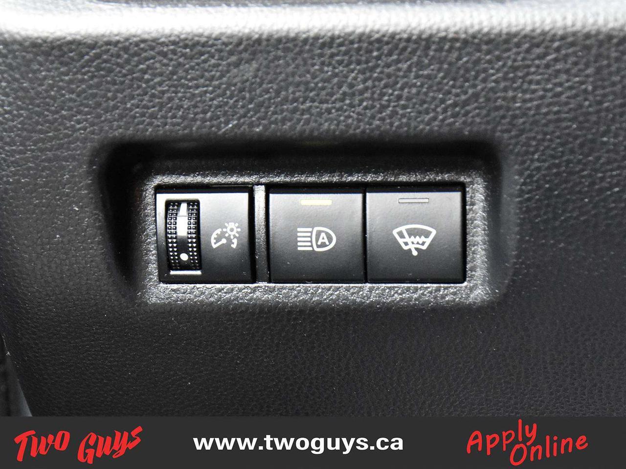 2021 Toyota RAV4 LE AWD BACK UP CAMERA Photo