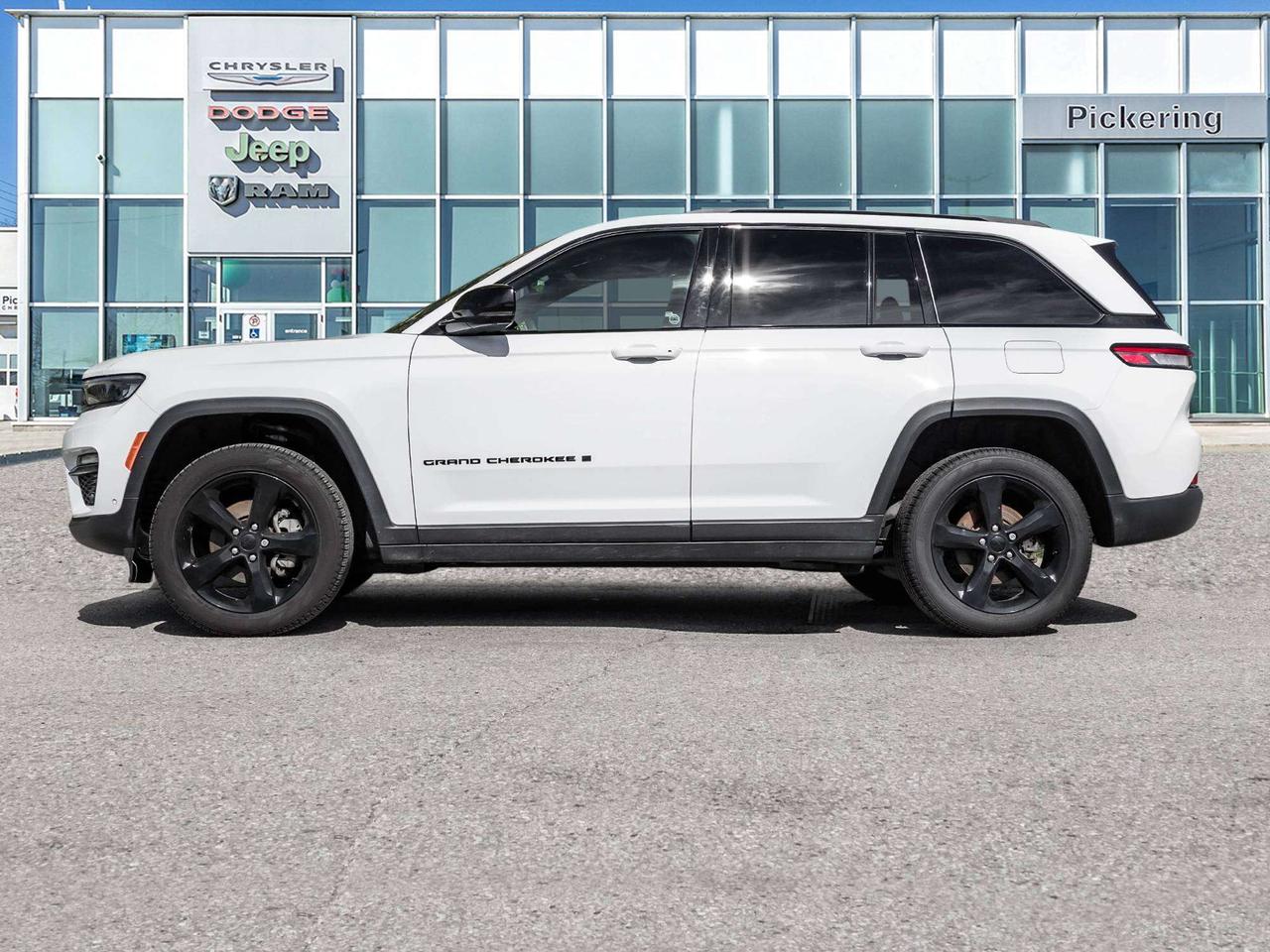 2025 Jeep Grand Cherokee LUXURY TECH GRP ROOF  BLACK APP. PKG  TRAILER TOW Photo