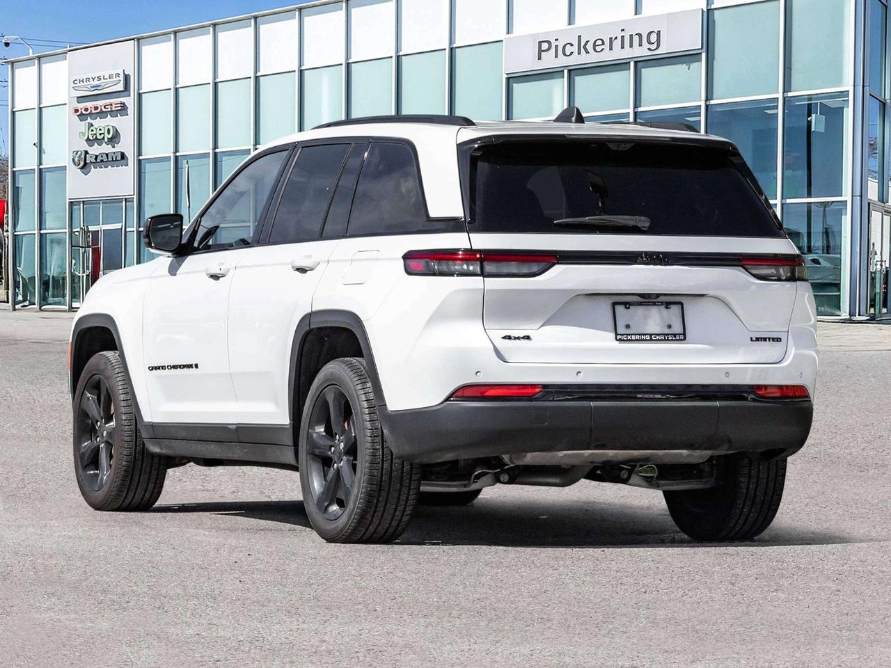 2025 Jeep Grand Cherokee LUXURY TECH GRP ROOF  BLACK APP. PKG  TRAILER TOW Photo