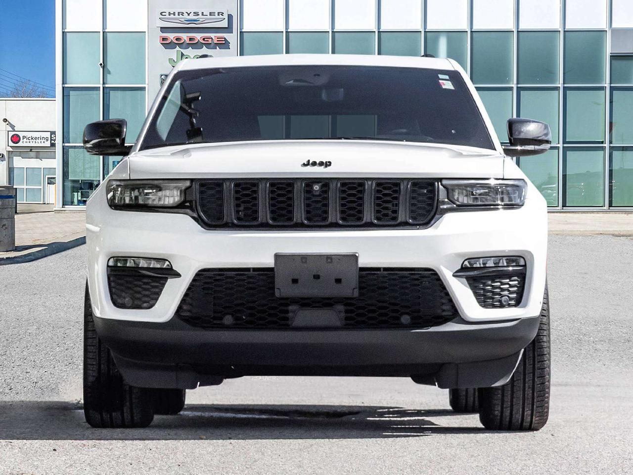 2025 Jeep Grand Cherokee LUXURY TECH GRP ROOF  BLACK APP. PKG  TRAILER TOW Photo1
