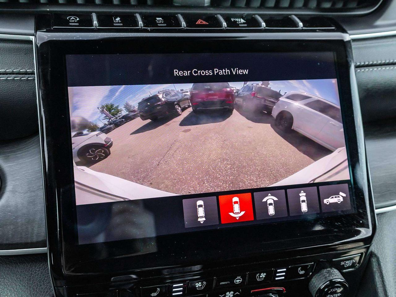 2025 Jeep Grand Cherokee LUXURY TECH GRP ROOF  BLACK APP. PKG  TRAILER TOW Photo