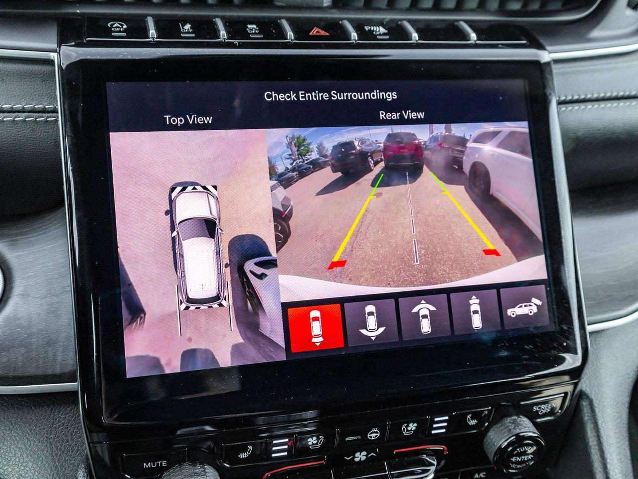 2025 Jeep Grand Cherokee LUXURY TECH GRP ROOF  BLACK APP. PKG  TRAILER TOW Photo
