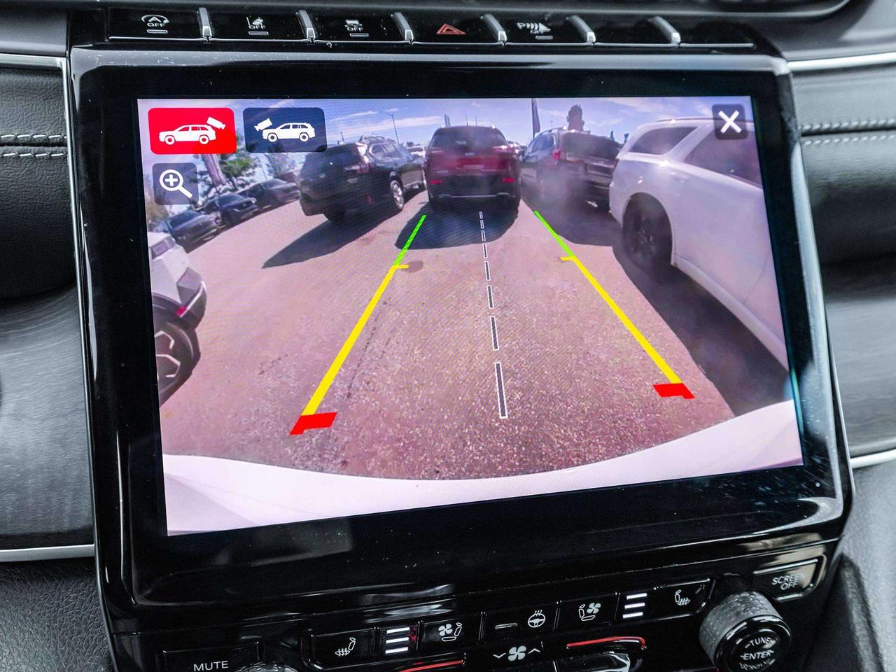 2025 Jeep Grand Cherokee LUXURY TECH GRP ROOF  BLACK APP. PKG  TRAILER TOW Photo