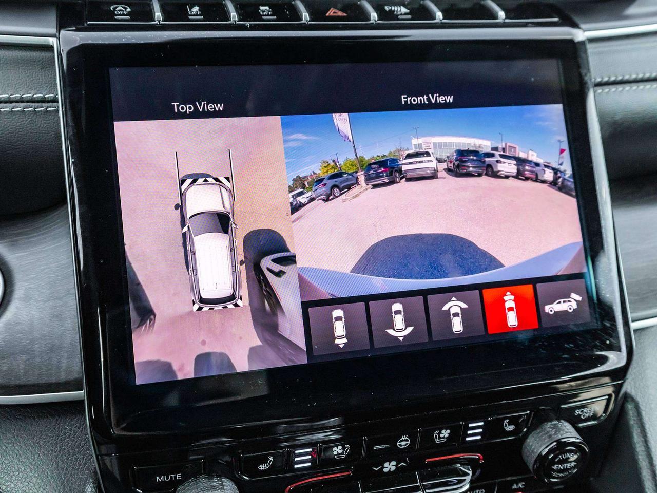 2025 Jeep Grand Cherokee LUXURY TECH GRP ROOF  BLACK APP. PKG  TRAILER TOW Photo