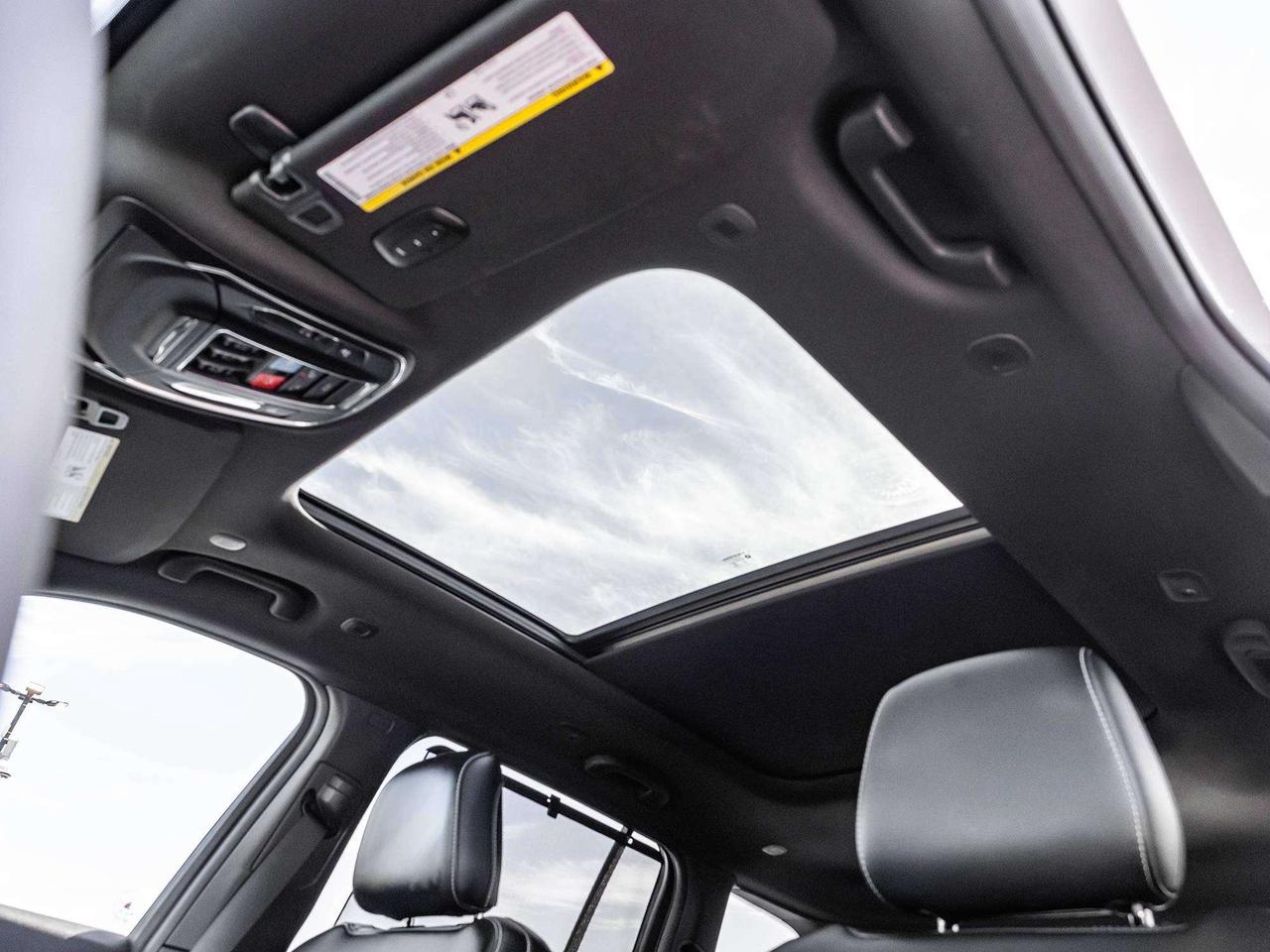 2025 Jeep Grand Cherokee LUXURY TECH GRP ROOF  BLACK APP. PKG  TRAILER TOW Photo