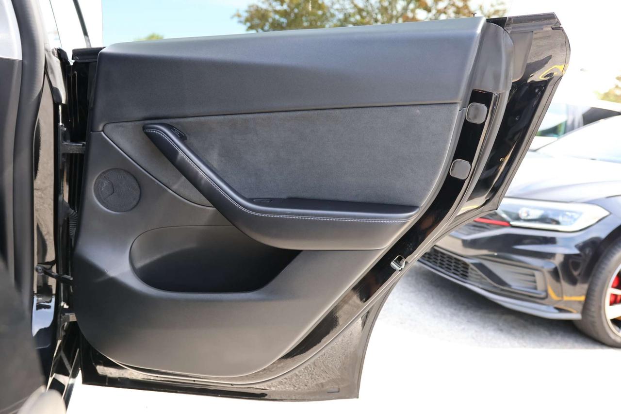 2022 Tesla Model Y LONG RANGE-DUAL MOTOR-AWD-7PASS/AUTOPILOT/DRIVER ASSIST/STANDARD CONNECTIVITY/HEATED SEATS & STEERING/DASHCAM/KEYLESS Photo
