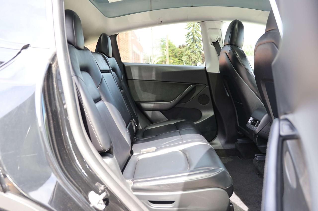 2022 Tesla Model Y LONG RANGE-DUAL MOTOR-AWD-7PASS/AUTOPILOT/DRIVER ASSIST/STANDARD CONNECTIVITY/HEATED SEATS & STEERING/DASHCAM/KEYLESS Photo