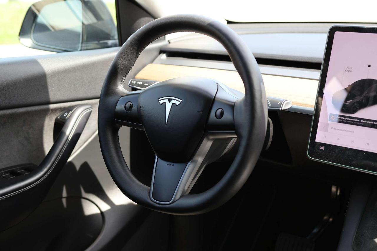 2022 Tesla Model Y LONG RANGE-DUAL MOTOR-AWD-7PASS/AUTOPILOT/DRIVER ASSIST/STANDARD CONNECTIVITY/HEATED SEATS & STEERING/DASHCAM/KEYLESS Photo
