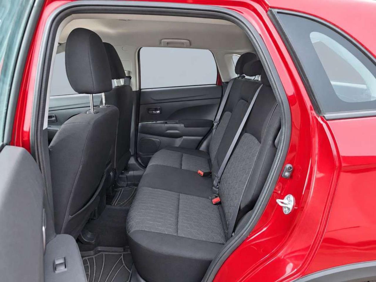 2020 Mitsubishi RVR ES AWD / HEATED SEATS / APPLE CARPLAY / ANDROID AUTO / BACKUP CAM / BLUETOOTH Photo