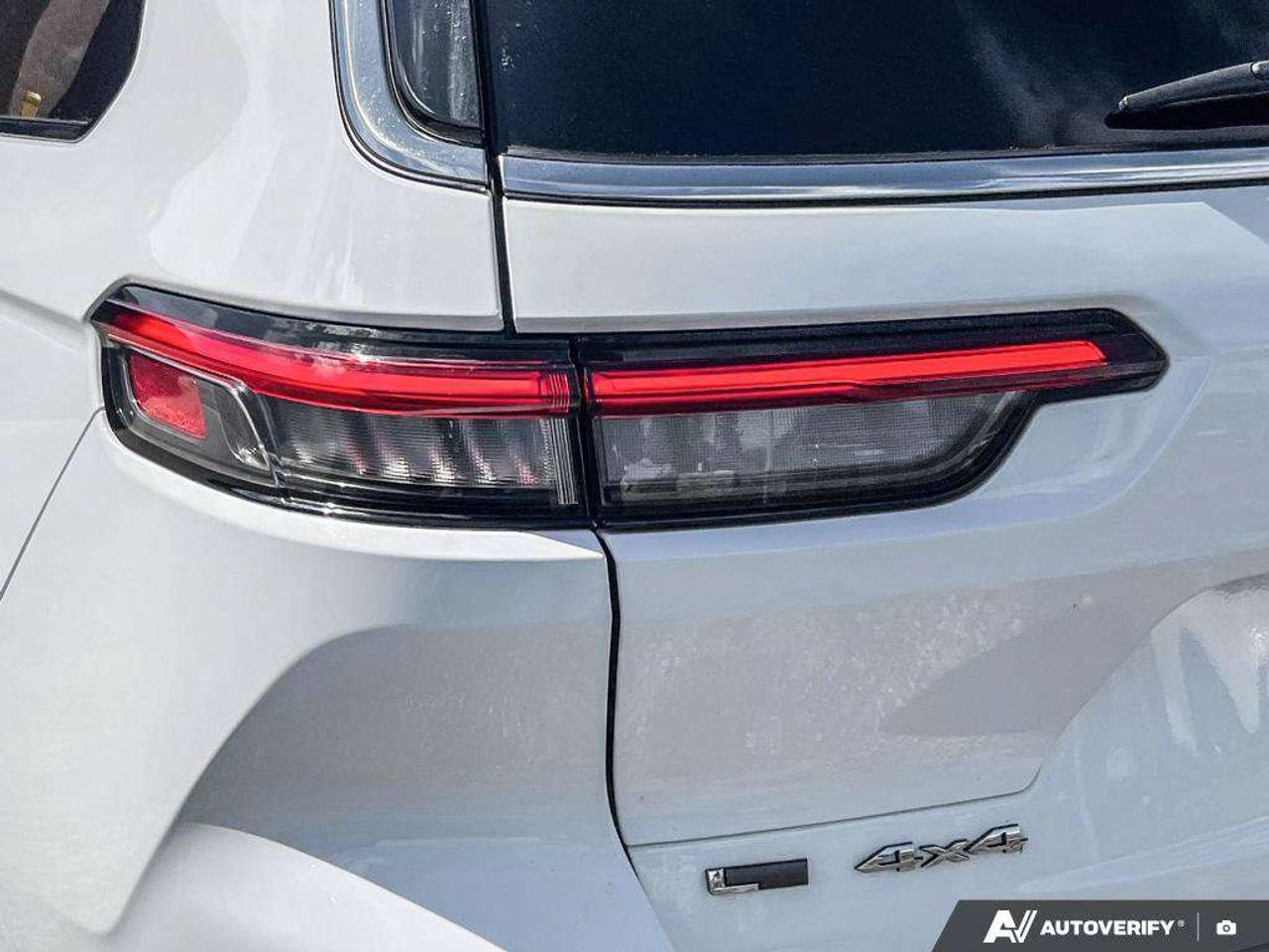2021 Jeep Grand Cherokee Limited   PANO SUNROOF   3.6L V6   LTHR Photo