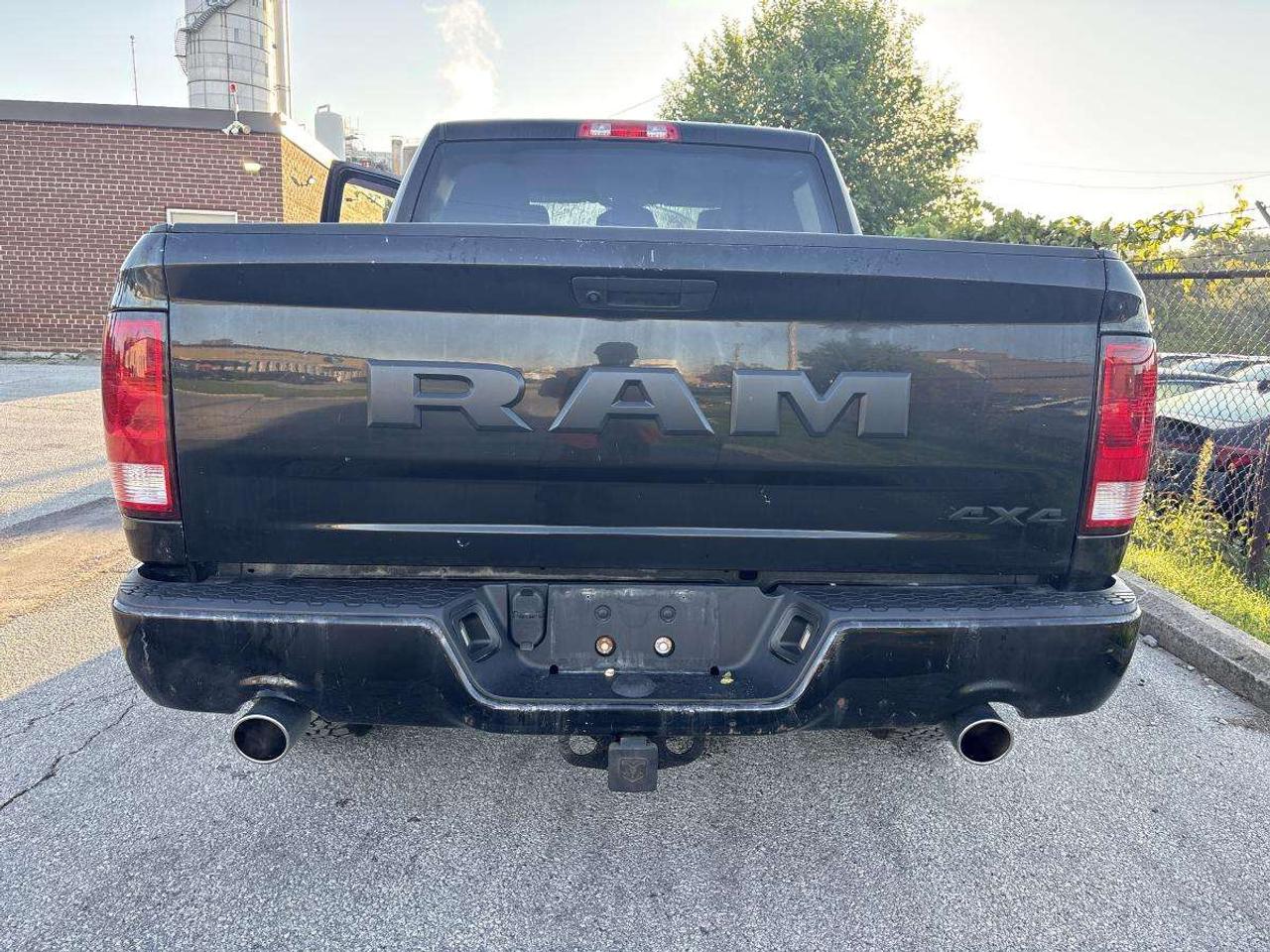 2021 RAM 1500 Express 5.7L V8 Photo2