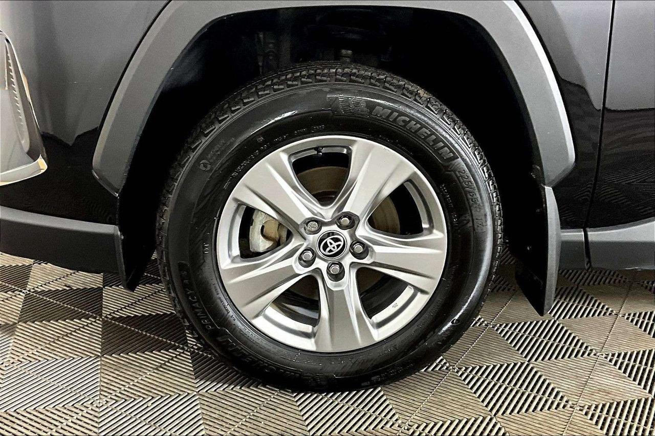 2024 Toyota RAV4 Hybrid XLE AWD Photo